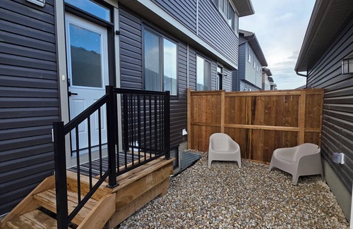 Northwest Calgary House | Welcome to Casa Livingston! Kick back and relax in this calm, stylish space