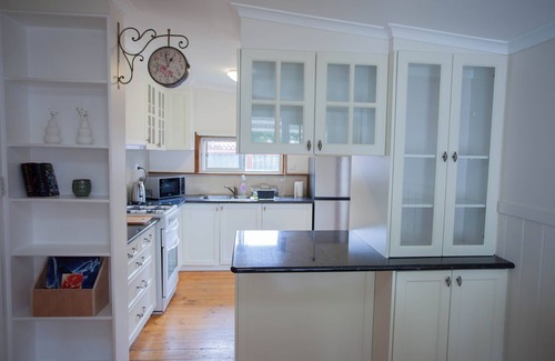 Redan House | Welcome to Cosy Cottage – your peaceful 2-bedroom home in the heart of Ballarat