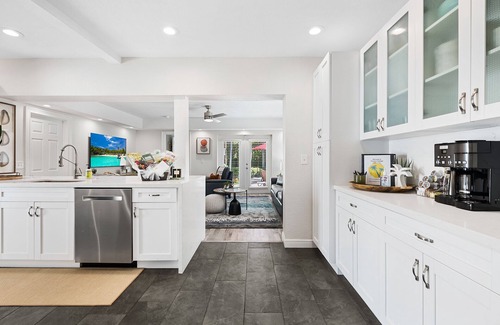 Victoria Park House | Welcome To Coconut Cottage, A Tropical Oasis In The Heart Of The City!
