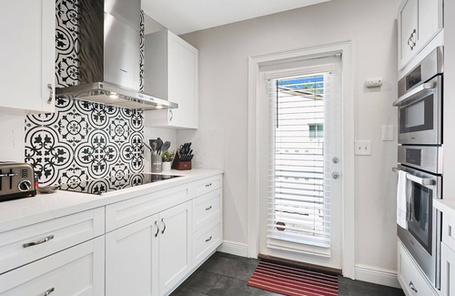 Victoria Park House | Welcome To Coconut Cottage, A Tropical Oasis In The Heart Of The City!