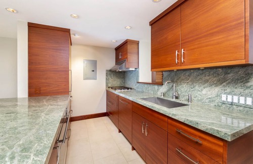 Diamond Head - Kapahulu - St. Louis Condo | Welcome to Colony Surf #1101. A Beautiful Oceanfront Condo On The Beach!