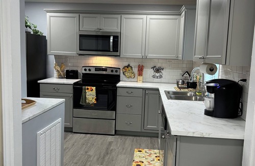 Battleboro House | Welcome To Cozy Living! Peaceful & Simple 7 mins to NC Wesleyan 15min to R.Mount
