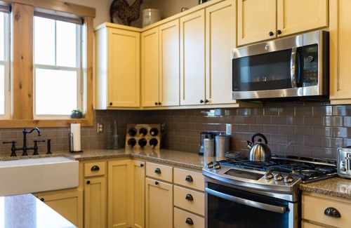 Chelan House | Welcome to Driftwood Cottage at The Lookout at Lake Chelan