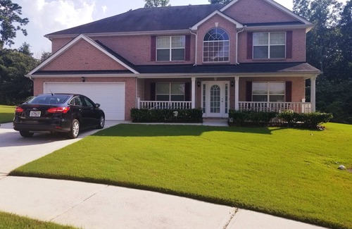 Conyers House | Welcome to Eve's Place. Come enjoy the historic township of Conyers.