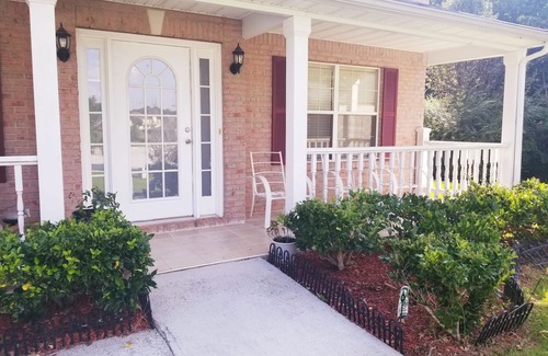 Conyers House | Welcome to Eve's Place. Come enjoy the historic township of Conyers.