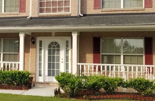 Conyers House | Welcome to Eve's Place. Come enjoy the historic township of Conyers.