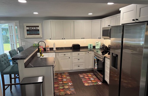 Elrama House | Welcome to Finley-Villa! A cozy 3-bedroom, 3 full bath house in Finleyville