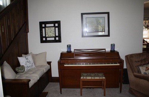 Dixon House | Welcome to Grandma's House! I'd love to host your family&friends! 2 night min!