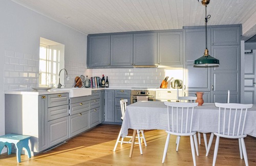 Klassbol Apartment | Welcome to Haltersbol and this vacation home from 2019. Deie apartment house offers a beautiful view
