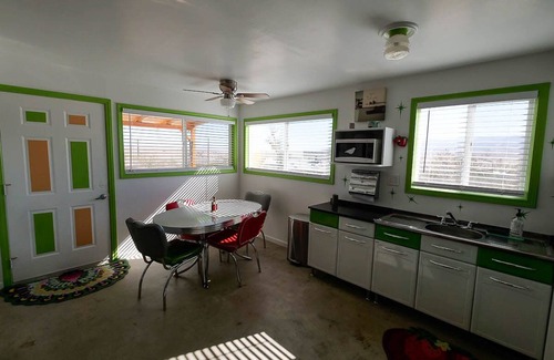 Indian Cove Cabin | Welcome to Hartsville! Eclectic Cabin Retreat with Endless Views