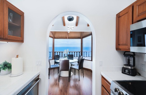 Avalon Condo | Welcome to Haven: a Premium Hamilton Cove Getaway! Only 21 Steps + Golf Cart