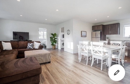 Central Saanich House | Welcome to Hearthstone Farm Located in the breathtaking Mt Newton Valley!
