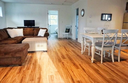 Central Saanich House | Welcome to Hearthstone Farm Located in the breathtaking Mt Newton Valley!
