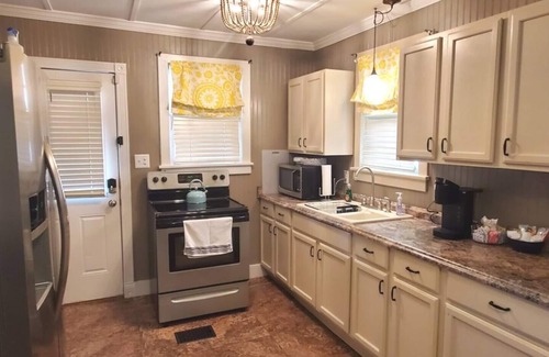 Columbus House | Welcome to Hilltop Cottage!