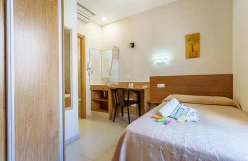 Fuengirola Hostel | Welcome to Hostal Costabella!