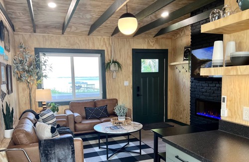 Spirit Lake Cabin | Welcome to Hygge House! -Dual Lake Access-