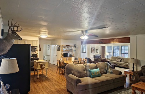 Negreet House | Welcome to Joie de Vivre Lake House at Toledo Bend