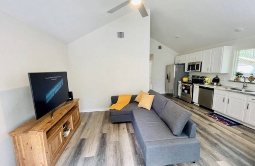 Willis House | Welcome to JT’splace. Relax with the whole family at this peaceful place to stay