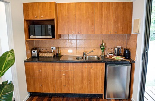 Advancetown Cabin | Welcome to Kookaburra Cabin at Nebesa Nature Retreat