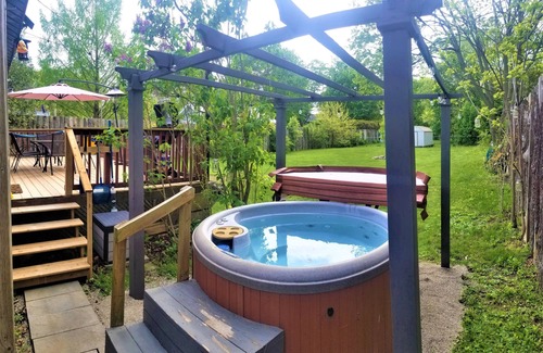 Port Burwell House | Welcome to Kosecki Kottage - walking distance to everything in Port Burwell !