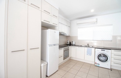 Cooee Bay Apartment | Welcome to La Mer Moor Beachfront Unit.