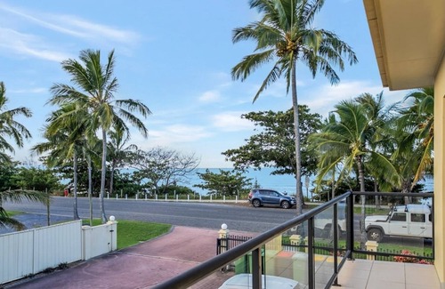 Cooee Bay Apartment | Welcome to La Mer Moor Beachfront Unit.