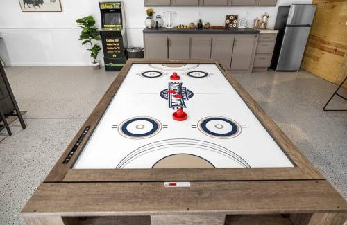 Gladwin House | Welcome to Lakeside Lodge - Game Cave, Golf Greens
