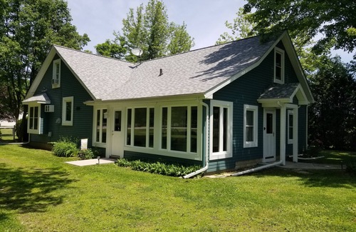 Oregon House | Welcome to Lenny's Lodge; a cozy home nestled into a thriving community.