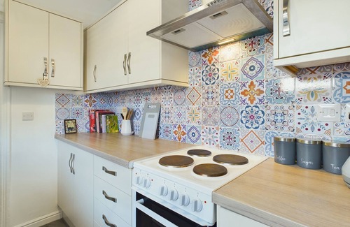 Pleasley House | Welcome to Lily's Cottage - a three bedroom house sleeping up to five guests