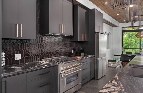 South River House | Welcome to 'Malibu in Muskoka' Luxury Cottage on Beautiful Forest Lake🌴🎣 🏖️