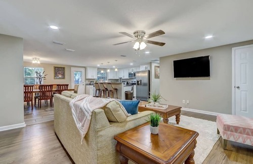 Northside House | Welcome to Merival Manor! Fresh & New find your way to this spacious hideaway