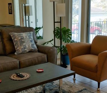 Hillcrest Apartment | Welcome to Midtown Condo