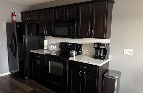 Bismarck House | Welcome to Molly’s Place! 3-bedroom waterfront townhome in Mandan