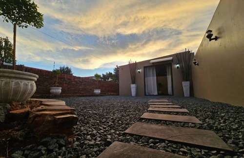 Kimberley Cottage | "Welcome to Moo Manor – Your Tranquil Getaway Near the Heart of Adventure!"n
