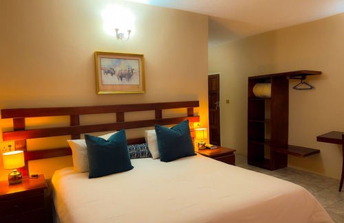 Victoria Falls Bed & Breakfast | Welcome to Mopani Lodge – your tranquil escape in Victoria Falls!