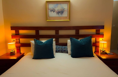 Victoria Falls Bed & Breakfast | Welcome to Mopani Lodge – your tranquil escape in Victoria Falls!