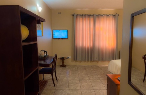 Victoria Falls Bed & Breakfast | Welcome to Mopani Lodge – your tranquil escape in Victoria Falls!