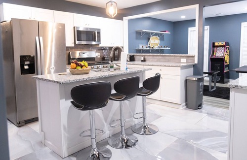 Irondale House | Welcome to my spontaneous spacious Bluhouse