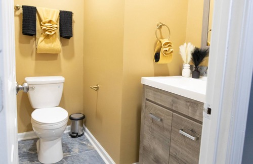 Irondale House | Welcome to my spontaneous spacious Bluhouse