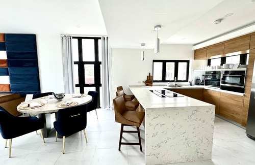 Reading Villa | Welcome to Nautical Homes Paradise 2