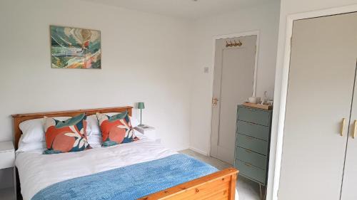 Reading House | Welcome to No 2 - modern comfortable stay