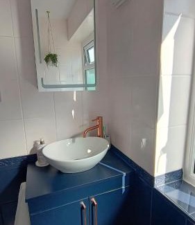 Reading House | Welcome to No 2 - modern comfortable stay