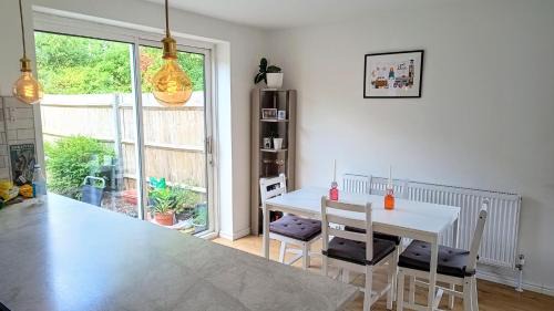 Reading House | Welcome to No 2 - modern comfortable stay