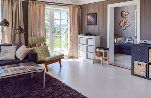 Nordre Land House | Welcome to North Torpa and this beautiful vacation home.
