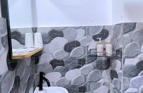 Mactan Export Processing Zone Apartment | Welcome to our budget-friendly hostel, where you can enjoy an affordable stay.