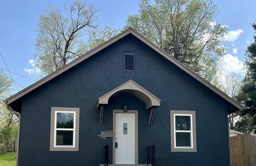 Sioux Falls House | Welcome to our Blue Bungalow in the heart of Sioux Falls. Close to everything!