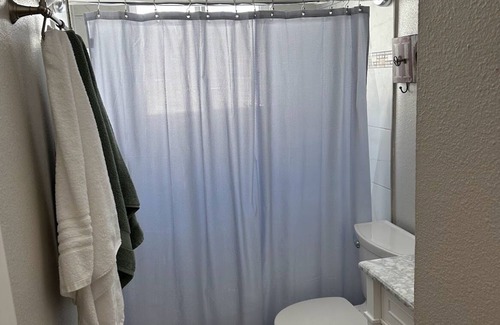 Erie House | Welcome to our charming cottage in the heart of downtown Erie!
