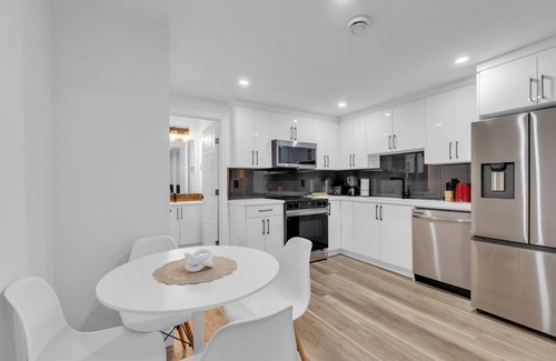 Calgary House | Welcome to our Cozy and luxurious two(2) bedroom basement suitenn