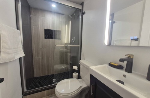 Waterloo House | Welcome to our cozy place near RIM Park, Universities and Uptown Waterloo!