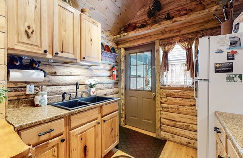 Drake Cabin | Welcome to our getaway at Annie's Mountain Retreat!